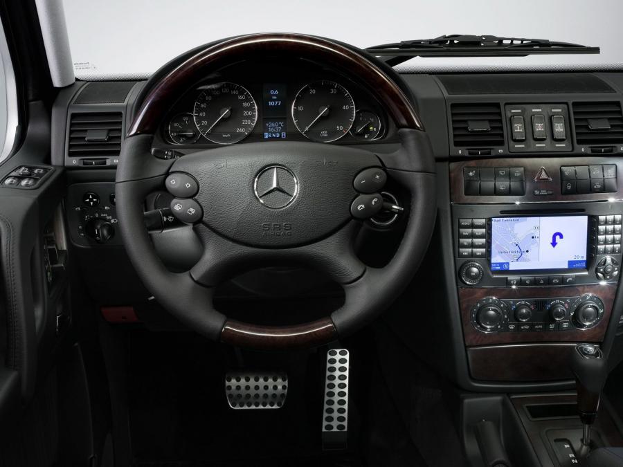 Панель приборов Mercedes-Benz G500 (W463) 2008 года  (фото 8 из 13)